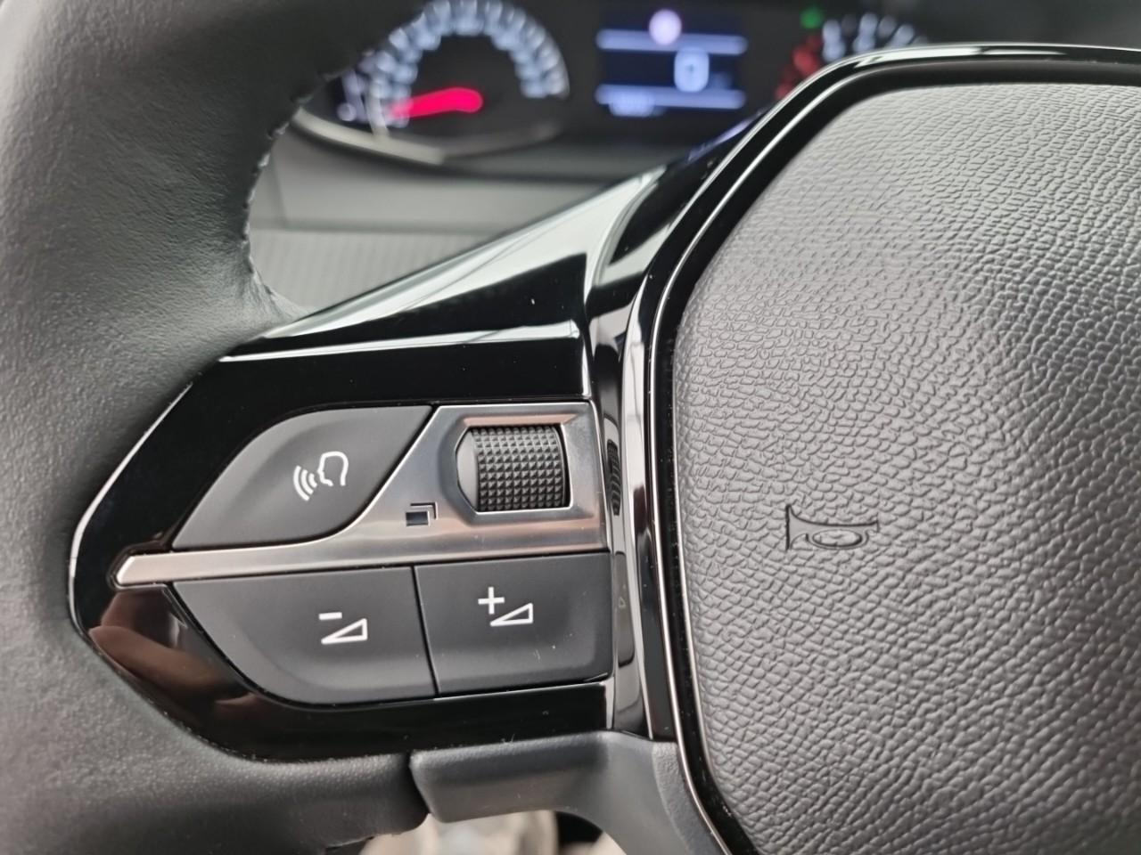 Peugeot 2008 100 s&s bvm6 business — photo 24