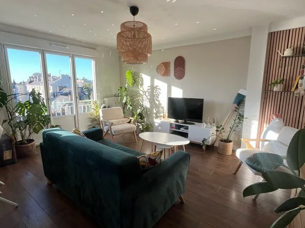 Appartement traversant 68 m² - Quartier Thabor - 2 chambres - Balcon - Parking - Vue dégagée