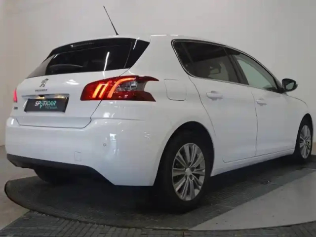 Peugeot 308 1.2 puretech 130ch s&amp;s allure eat8 — photo 2