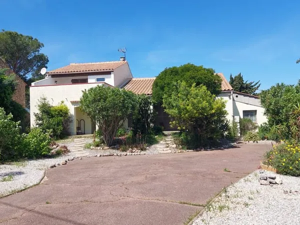 Leucate, villa de 160 m2 sur 1150 m2 avec piscine et garage de 80 m2 pour 2 -ème habitation...