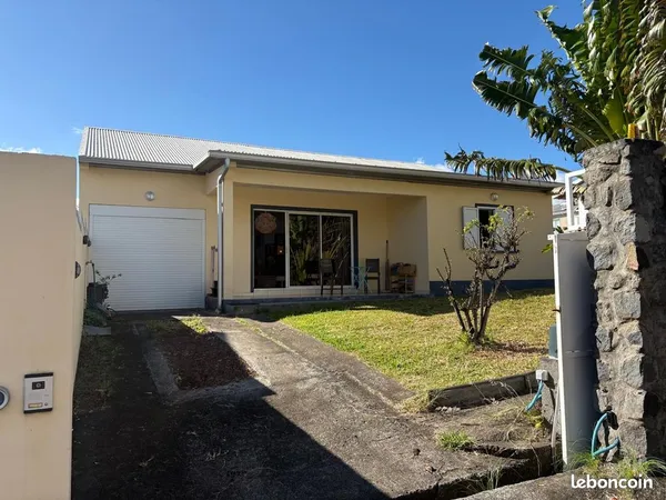 Villa T4 de 110 M2 + 429 M2 de Terrain à la Bretagne