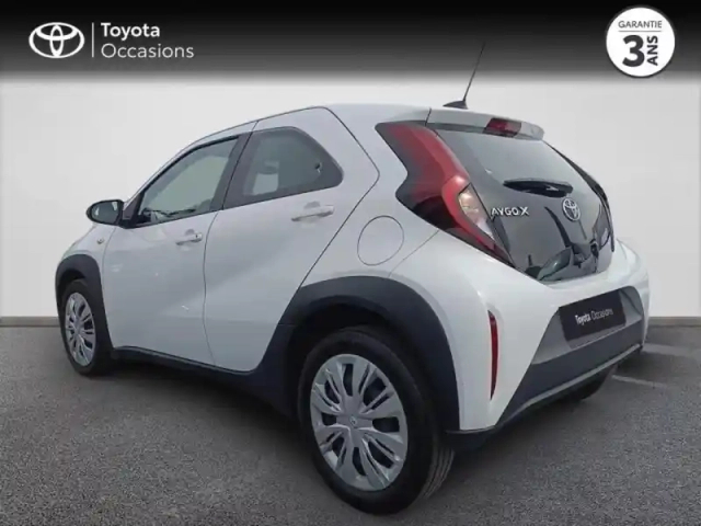 Toyota Aygo x 1.0 vvt-i 72ch dynamic s-cvt — photo 2