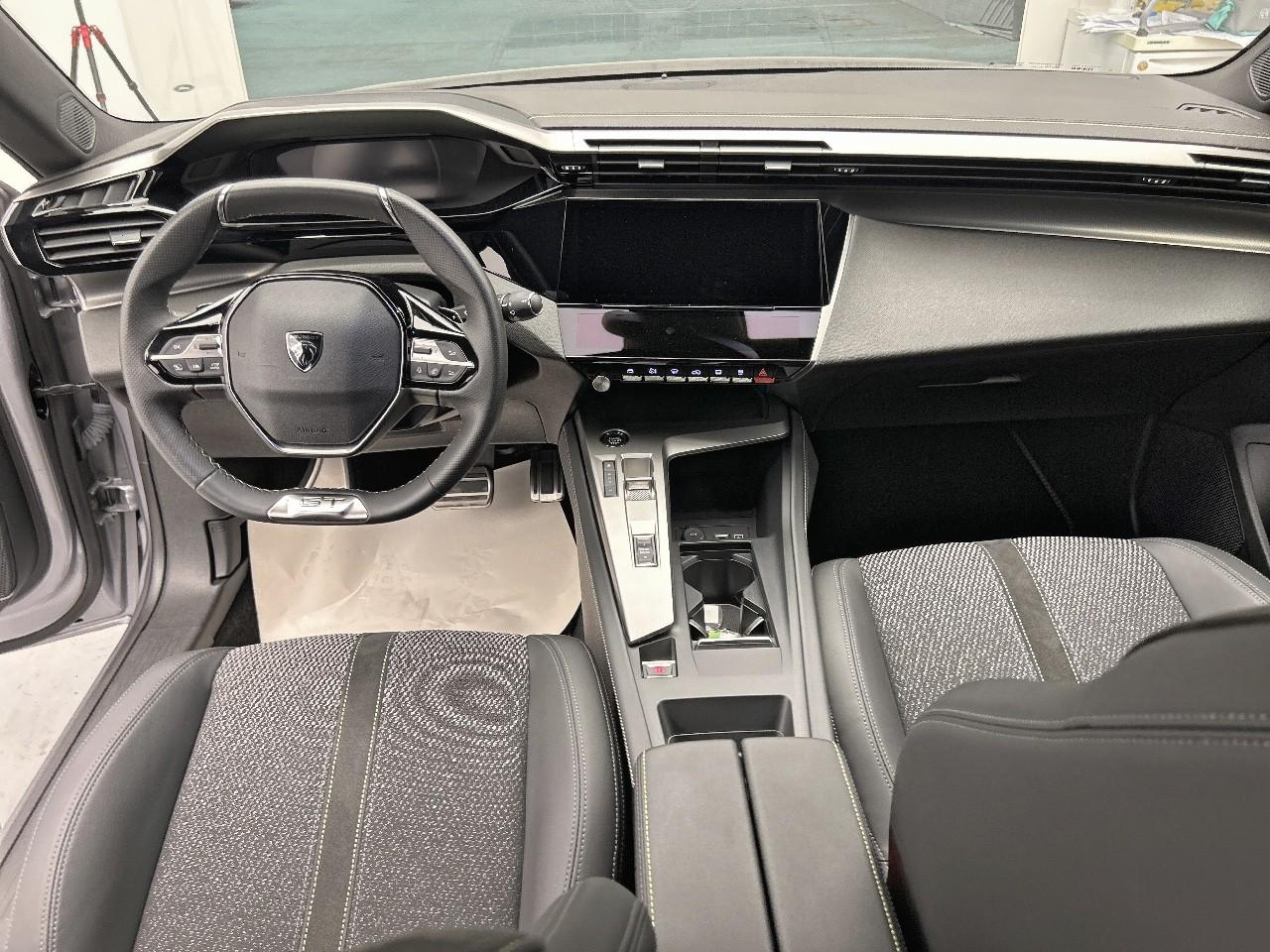 Peugeot 308 hybrid 145 e-dcs6 gt — photo 12