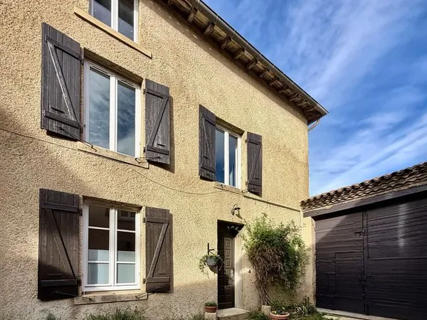 Maison de village Brignais centre avec trois chambres