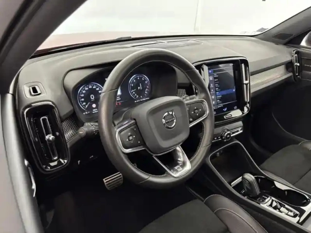 Volvo Xc40 t3 163ch r-design geartronic 8 suréquipé + toit ouvrant — photo 10