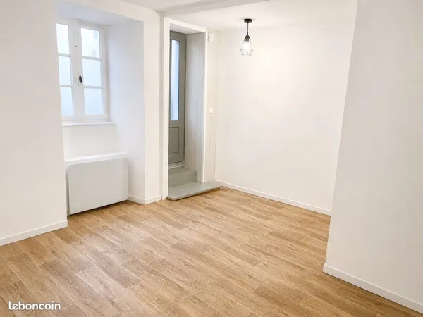 Maison 65m2 avec cour, garage et cave - centre-ville