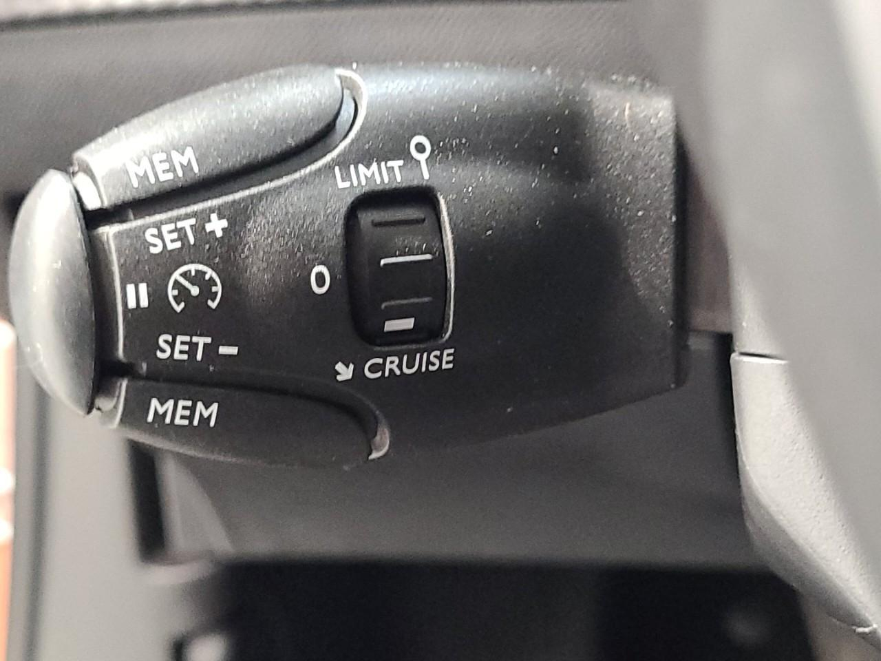 Peugeot 2008 electrique 136 ch allure pack — photo 22