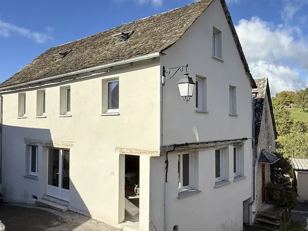 Maison à rénover dans le centre du village