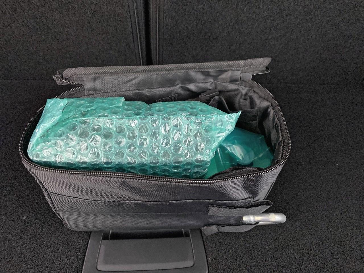 Peugeot 5008 1.2 hybrid 145 e-dcs6 gt — photo 12