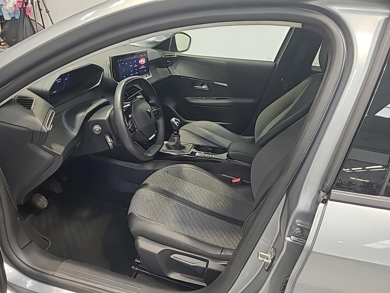 Peugeot 208 puretech 100 s&s bvm6 allure — photo 9