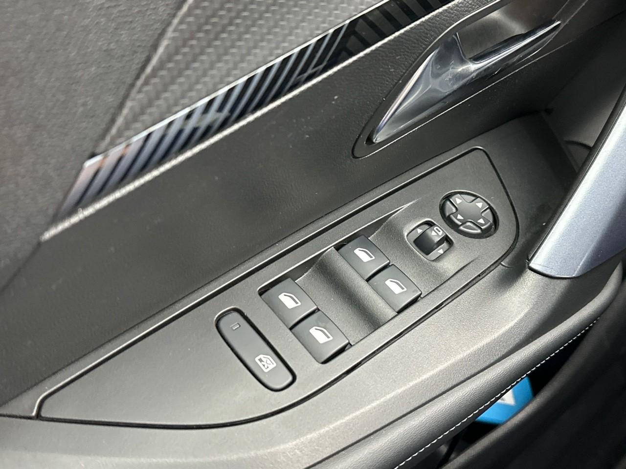 Peugeot 2008 puretech 130 s&s bvm6 allure — photo 17