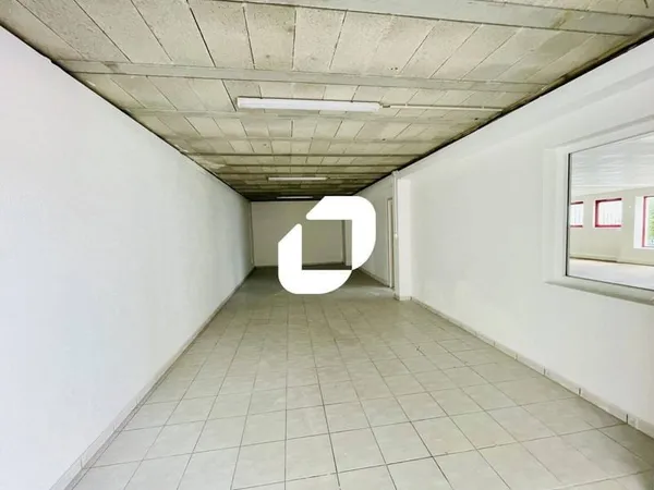 Local d'activité 318 m²