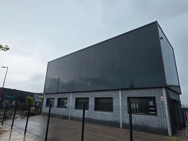 Local professionnel 130 m² avec mezzanine