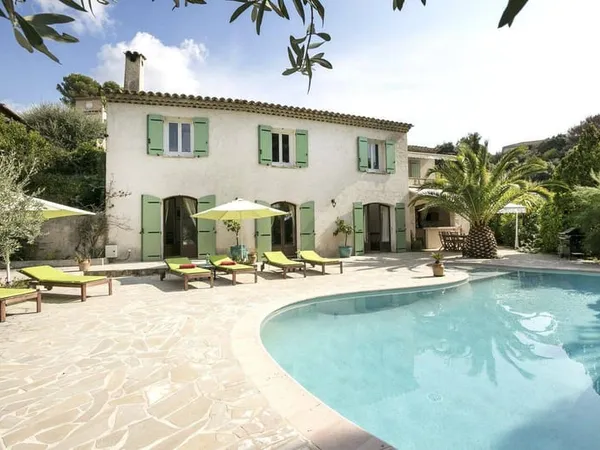 Maison 9 pièces 235 m²