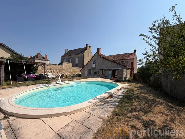Maison de bourg sur 206m2 habitable située entre Lignieres et St Amand