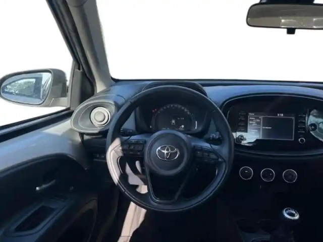 Toyota Aygo x 1.0 vvt-i 72ch dynamic — photo 11
