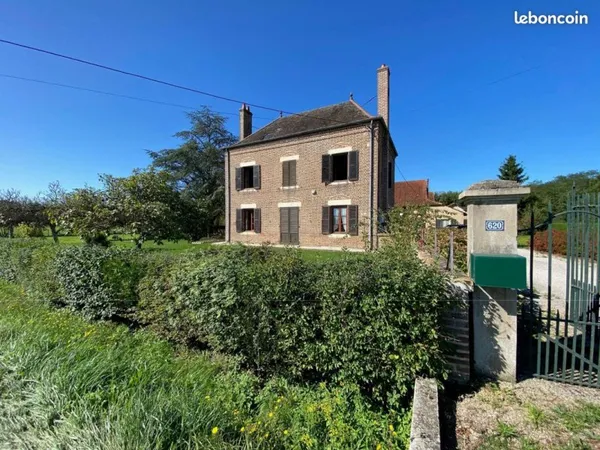 Maison de maitre- 3,7 ha + dépendances 750 m² + étang