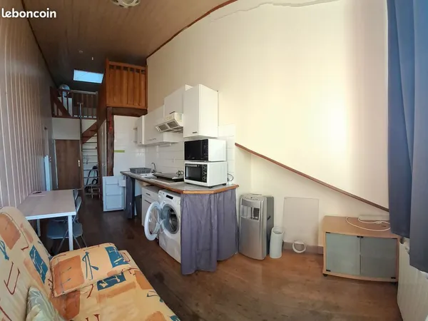 Studio meublé avec chambre en mezzanine en hyper centre 437 euros charges comprises