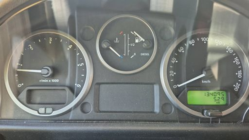 Land Rover Defender 90 2.2 TDCi 122 4WD - SE – 2012 – 134095 km – Diesel – Boîte Manuelle — photo 28