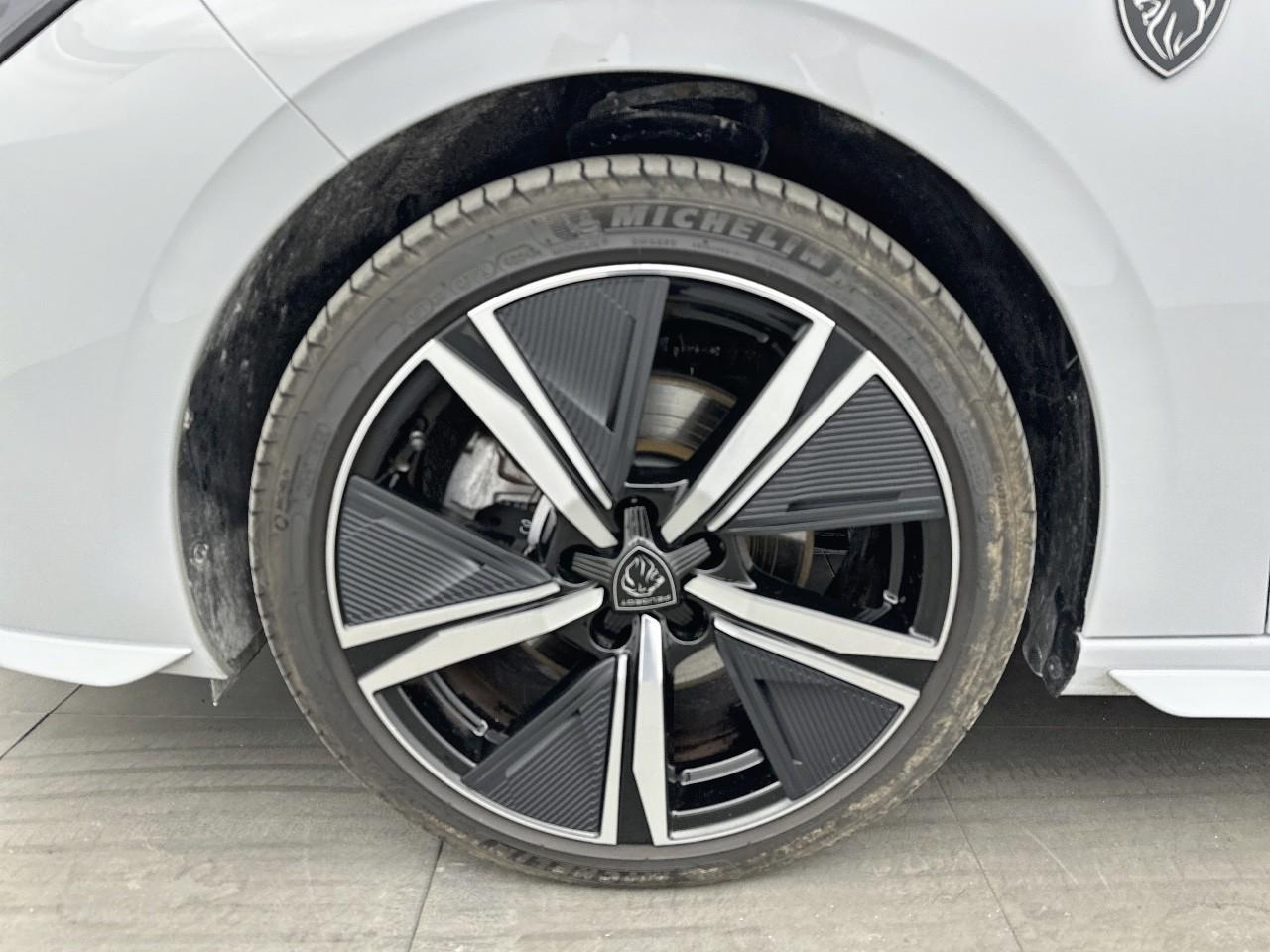 Peugeot 308 hybrid 136 e-dcs6 gt — photo 14