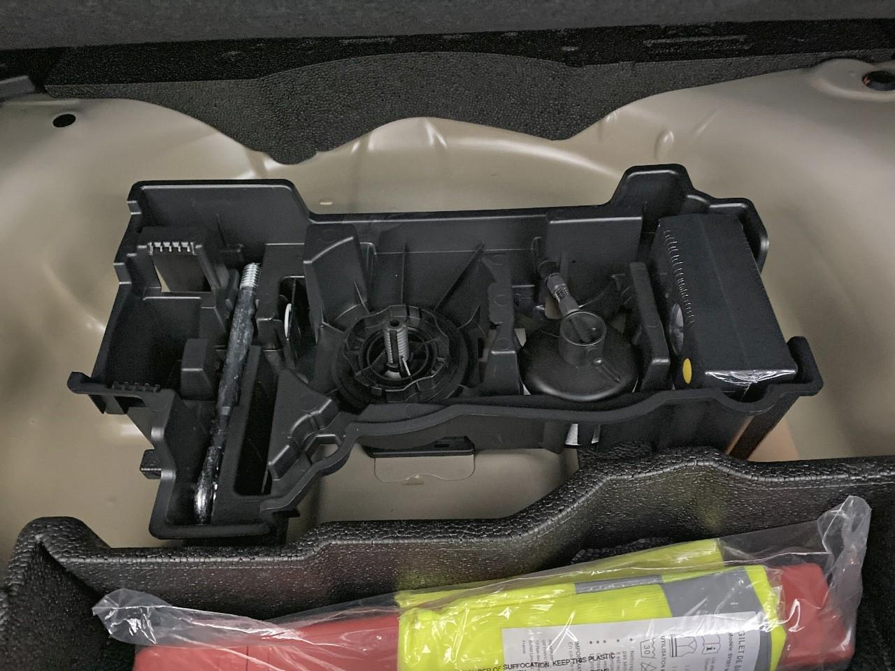 Peugeot 2008 hybrid 145 ch e-dcs6 allure — photo 12