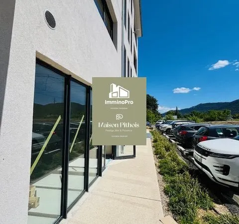 Local commercial 77 m²