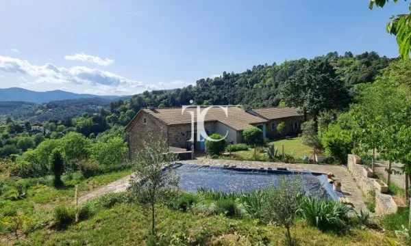 Maison 10 pièces 300 m²