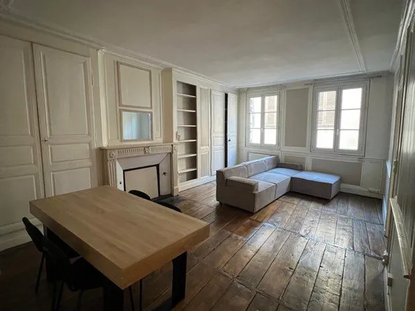 BEL APPARTEMENT MEUBLÉ DE 56 m² - HYPER CENTRE DE LIMOGES