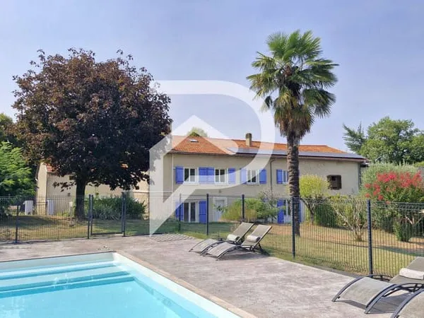 Maison 10 pièces 255 m²