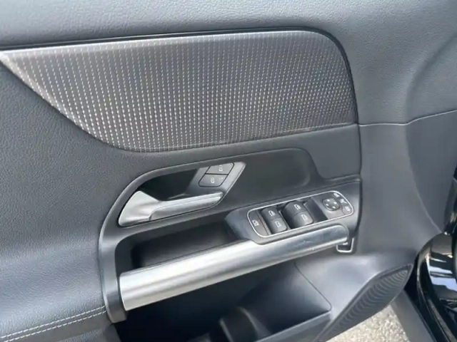 Mercedes Gla 200 d progressive line — photo 15