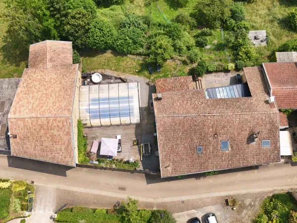 Ancien corps de ferme rénové avec piscine, grange et studio indépendant : un véritable havre de paix