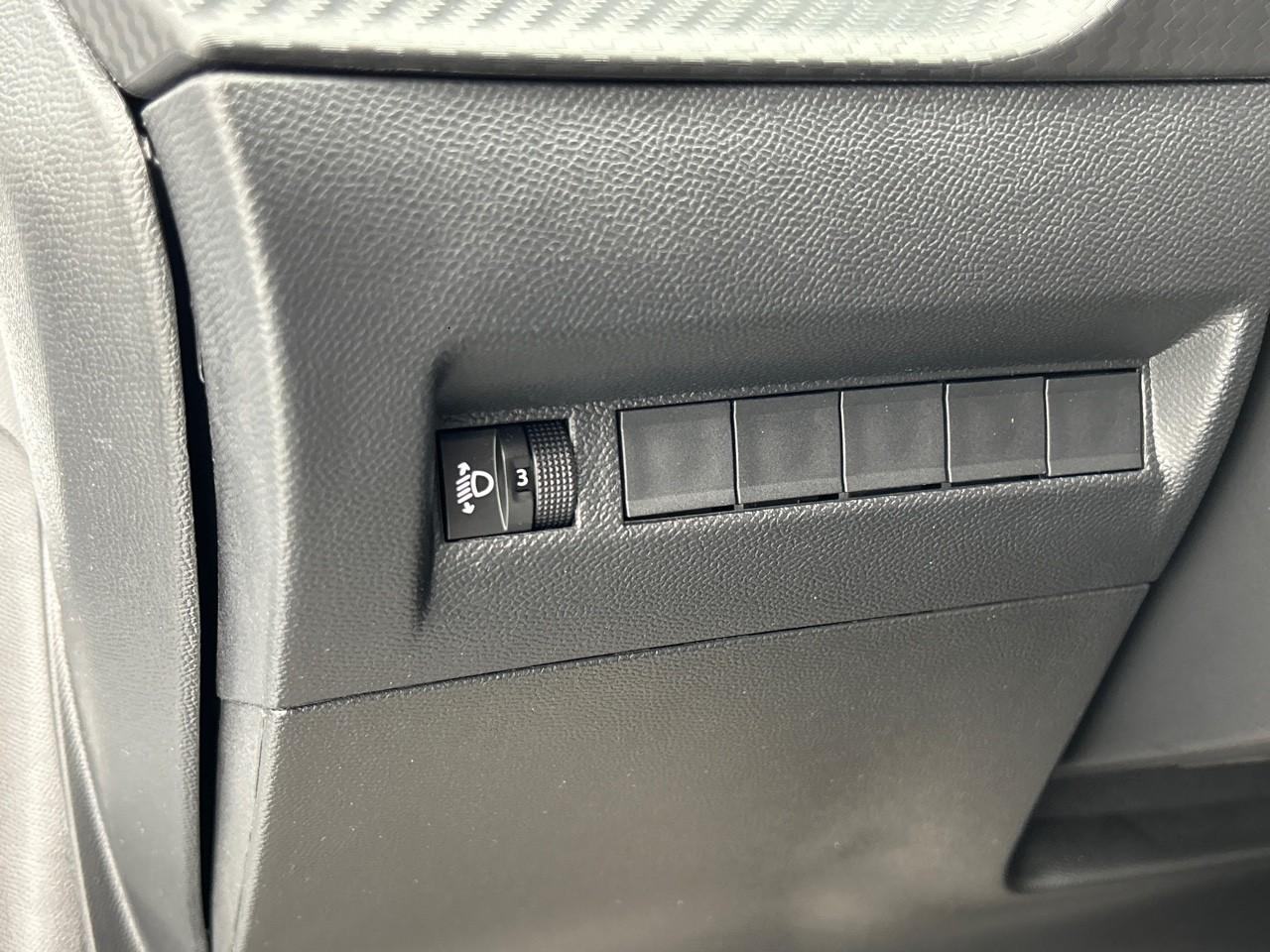 Peugeot 208 100 s&s bvm6 business — photo 21