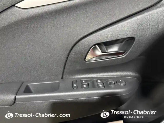 Opel Corsa 1.2 turbo 100 ch bvm6 edition — photo 20