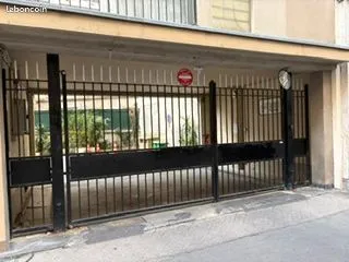 Place de parking sécurisée en cour fermée - Charonne / Faidherbe-Chaligny (11e)
