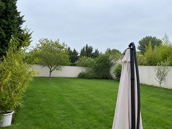 Maussane les Alpilles : Location maison/app. 3 chambres+terrain+garage
