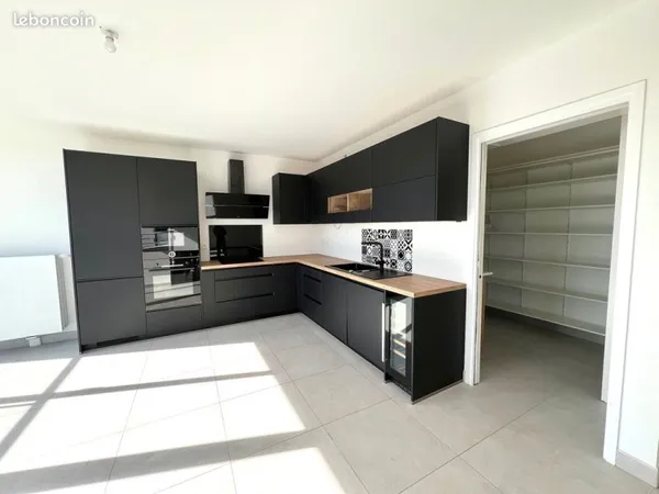 Grand appartement à Vendre à Ste Geneviève des Bois