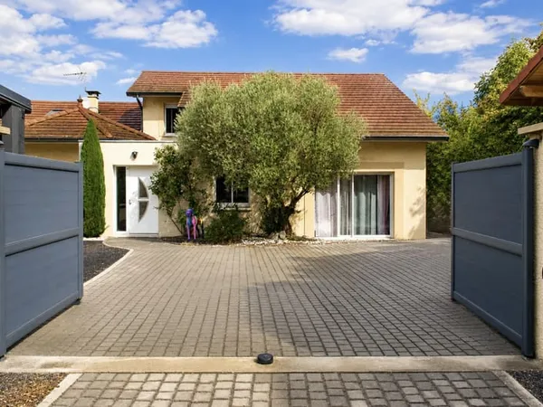 Maison T9 avec piscine - Chatenay