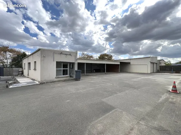 Local 250 m² Rouziers-de-Touraine