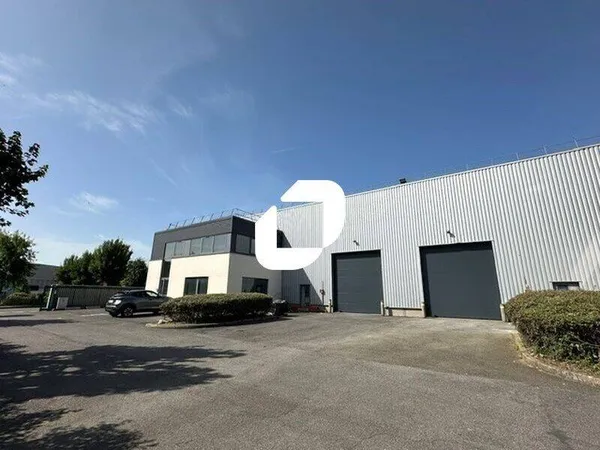 Local d'activité 1415 m²