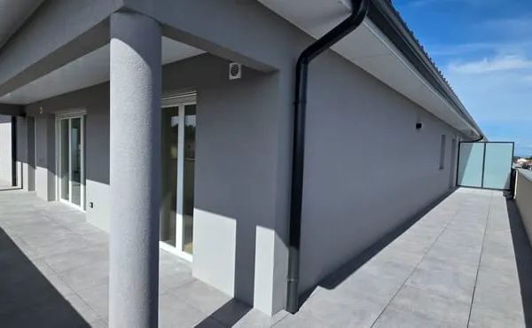 SAINT LAURENT DE MURE proche centre bourg - BEL ATTIQUE 3 pièces NEUF avec grande terrasse !
