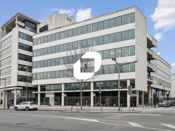 Bureau 2 444 m²