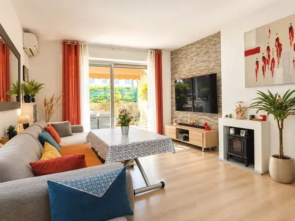 Antibes : 4 pièces avec extérieur d'environ 30 m², parking et cave