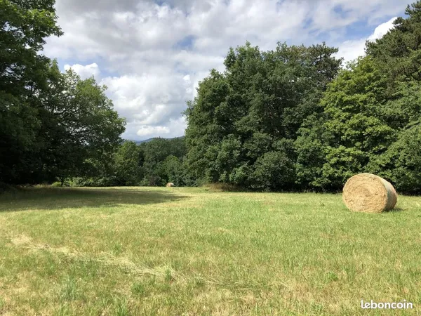 Terrain à bâtir de 400 m² à SAINT-JEAN-DE-THURIGNEUX (01)