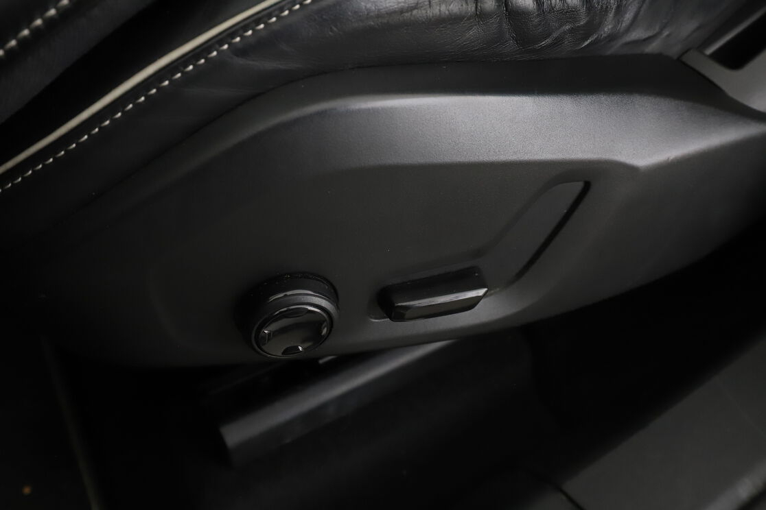 Volvo XC60 2.0 D5 AdBlue AWD R-Design Geartronic 8 — photo 10