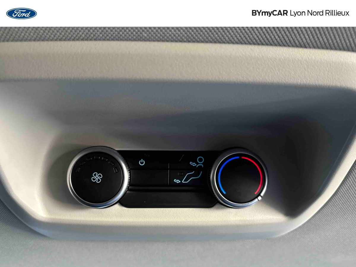Ford Tourneo Custom 320 L2H1 2.0 EcoBlue 150 ch — photo 25