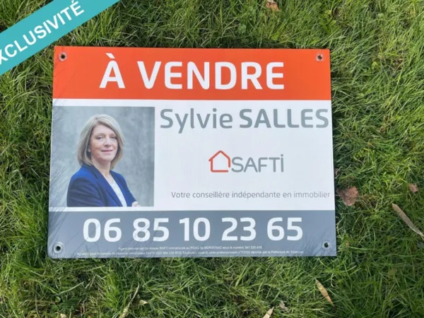 Terrain non constructible avec mare et chênes