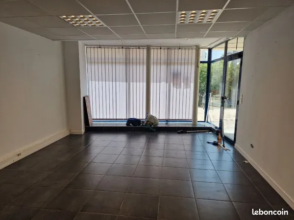 Local commercial de 68 m² - Place des Halles, Ancenis-Saint-Géréon