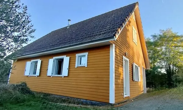 Arbanats Maison suédoise en bois, charme et confort énergétique