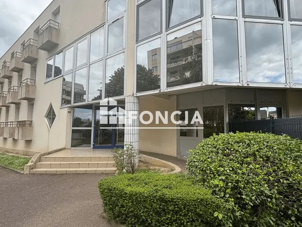 Campus 1 - studio vendu libre- balcon- parking