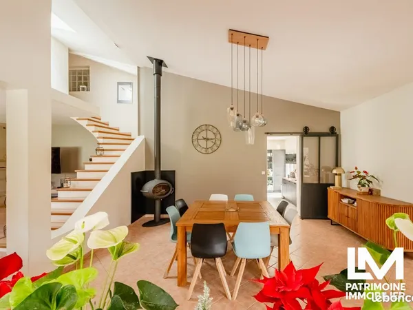 Villa 10 pièces 335 m²